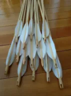 Image de Flèche de tir à l'arc traditionnelle ottomane traditionnelle en bois de pin pour tir à l'arc long classique avec plume de dinde blanche