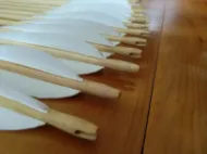 Image de Flèche de tir à l'arc traditionnelle ottomane traditionnelle en bois de pin pour tir à l'arc long classique avec plume de dinde blanche