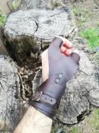 Изображение Защита для пальцев и рук для стрельбы из лука, средневековая традиционная охотничья кожаная перчатка для стрельбы из лука, защита для пальцев для целевой стрельбы из лука