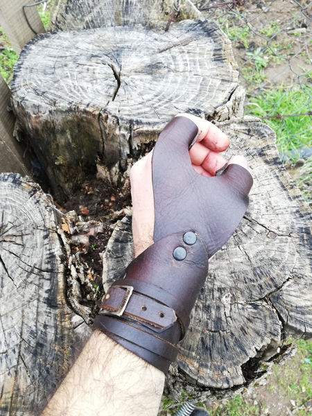 Picture of Archery finger guard & hand guard Medieval Traditional Hunting Leather Archery Glove FingerGuard for Target Archery