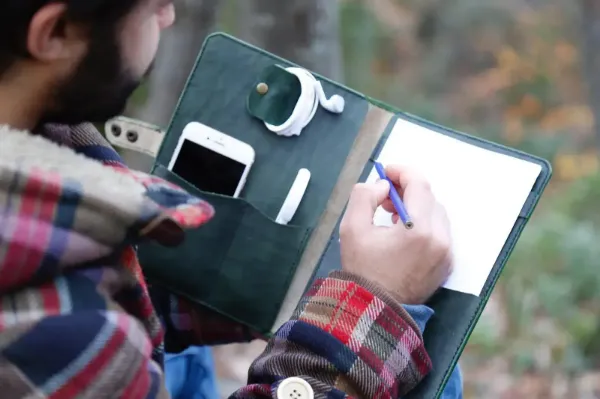 レザーポートフォリオ A5 ビジネスオーガナイザー、ジュニアリーガルメモ帳、iPad mini、Crazy Horse 本革付き の画像