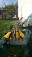 Imagem de Flecha de tiro com arco de madeira tradicional de bambu medieval para caça com arco longbow recurvo com penas de peru preto amarelo jogos vorazes