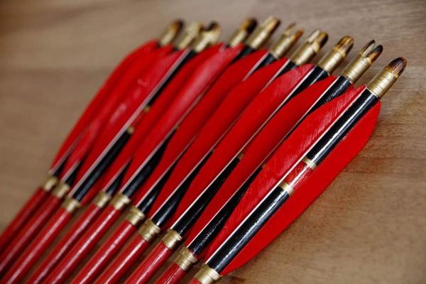 Изображение Средневековая сосна, традиционная Османская охотничья стрела для стрельбы из лука для изогнутого длинного лука, с красными перьями индейки, усиление сухожилий