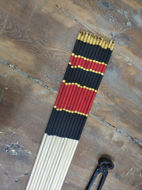 Imagen de Flecha de tiro con arco de caza otomana tradicional de pino Medieval para arco largo recurvo con refuerzo de tendón de plumas de pavo rojo