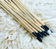 中世の伝統的なアーチェリーの矢後ろに反らすロングボウ狩猟アーチェリーの弓撮影ブラウンターキーフェザー の画像