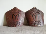 Εικόνα της Δύο Ertugrul Archery Armguard Σετ Μεσαιωνικά Παραδοσιακά Δερμάτινα Βραχίονα Κυνηγιού Πανοπλία Πλήρης Θωράκιση με Γάντι Τοξοβολίας Finger Guard