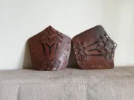 Εικόνα της Δύο Ertugrul Archery Armguard Σετ Μεσαιωνικά Παραδοσιακά Δερμάτινα Βραχίονα Κυνηγιού Πανοπλία Πλήρης Θωράκιση με Γάντι Τοξοβολίας Finger Guard