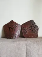 Εικόνα της Δύο Ertugrul Archery Armguard Σετ Μεσαιωνικά Παραδοσιακά Δερμάτινα Βραχίονα Κυνηγιού Πανοπλία Πλήρης Θωράκιση με Γάντι Τοξοβολίας Finger Guard