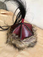 صورة قبعة منغولية جلدية من العصور الوسطى