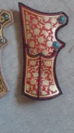 Gambar Ottoman Quiver Set seperti muzium Stockholm Jenis Red Rectangle dengan Motif Tradisional Uthmaniyyah Horseback Memanah Kulit Hip Quiver Tirkes Knight Belt
