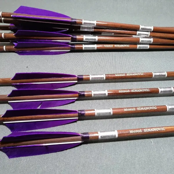 Gambar Anak Panah Berjambul Kayu Berlaras Memanah Anak Panah Peribadi Untuk Busur Recurve Longbow Tembak Memburu Uthmaniyyah Tradisional Zaman Pertengahan dengan Bulu Turki Ungu