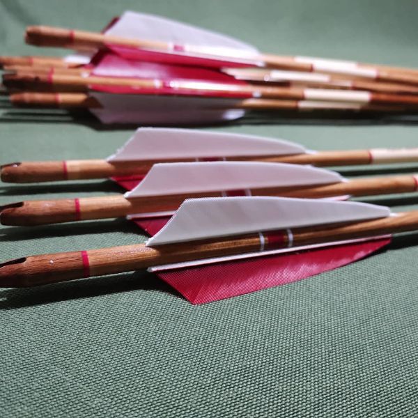 Picture of Wooden Barrelled Crested Arrows Archery Personalized Arrow For Recurve Bow Longbow Medieval Traditional Ottoman Hunting Shoot with Pink Turkey Feather