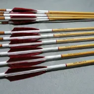 Gambar Anak Panah Berjambul Berlaras Kayu Memanah Anak Panah Peribadi Untuk Recurve Bow Longbow Tembak Memburu Uthmaniyyah Tradisional Zaman Pertengahan dengan Bulu Turki Merah