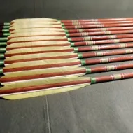 Gambar Anak Panah Berjambul Kayu Berlaras Memanah Anak Panah Peribadi Untuk Busur Recurve Longbow Tembak Memburu Uthmaniyyah Tradisional Zaman Pertengahan dengan Bulu Turki Uthmaniyyah Kuning