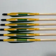 Afbeeldingen van Boogschieten met houten loop, gepersonaliseerde pijl voor recurve handboogboog, middeleeuwse traditionele Ottomaanse jachtshoot met groengele natuurlijke kalkoenveer