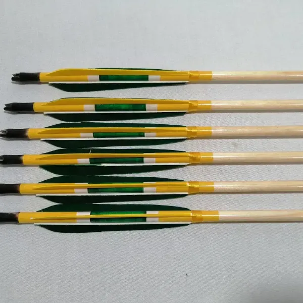 Afbeeldingen van Boogschieten met houten loop, gepersonaliseerde pijl voor recurve handboogboog, middeleeuwse traditionele Ottomaanse jachtshoot met groengele natuurlijke kalkoenveer