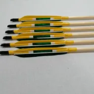 Afbeeldingen van Boogschieten met houten loop, gepersonaliseerde pijl voor recurve handboogboog, middeleeuwse traditionele Ottomaanse jachtshoot met groengele natuurlijke kalkoenveer