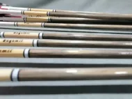 Bild von Bogenschießen-Pfeile aus Holz mit rot-schwarzer Truthahnfeder mit Hornnocke, Wappenpfeile, Premium-personalisierter Pfeil für Recurve-Bogen, Langbogen, mittelalterliches, traditionelles osmanisches Jagdschießen