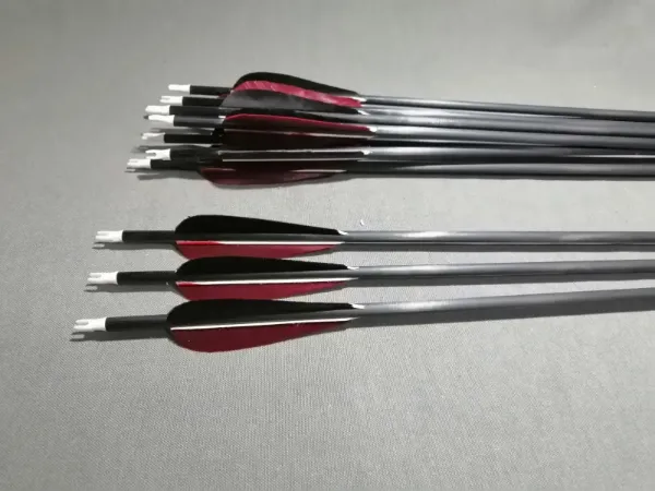 Kép Carbon Arrow Íjászat Személyre szabott nyíl Recurve Bow Compund Íj Hosszúíj Középkori Hagyományos Oszmán Vadászlövés Zöld Természetes Pulykatollal
