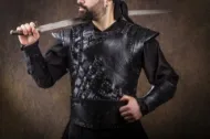 Bild von Kurulus Osman Ghazi Rüstung Kostüm Osmanische türkische Rüstung Kaftan Shirt Hose Stiefel Set Auferstehung Osman Cosplay Kostüm Rüstung