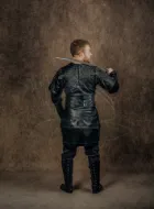 Kép Ragnar jelmez bőrmellény láncpánttal és ing alatt, karkötők, nadrágok, csizmák cosplay