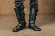 Kép Ragnar jelmez bőrmellény láncpánttal és ing alatt, karkötők, nadrágok, csizmák cosplay