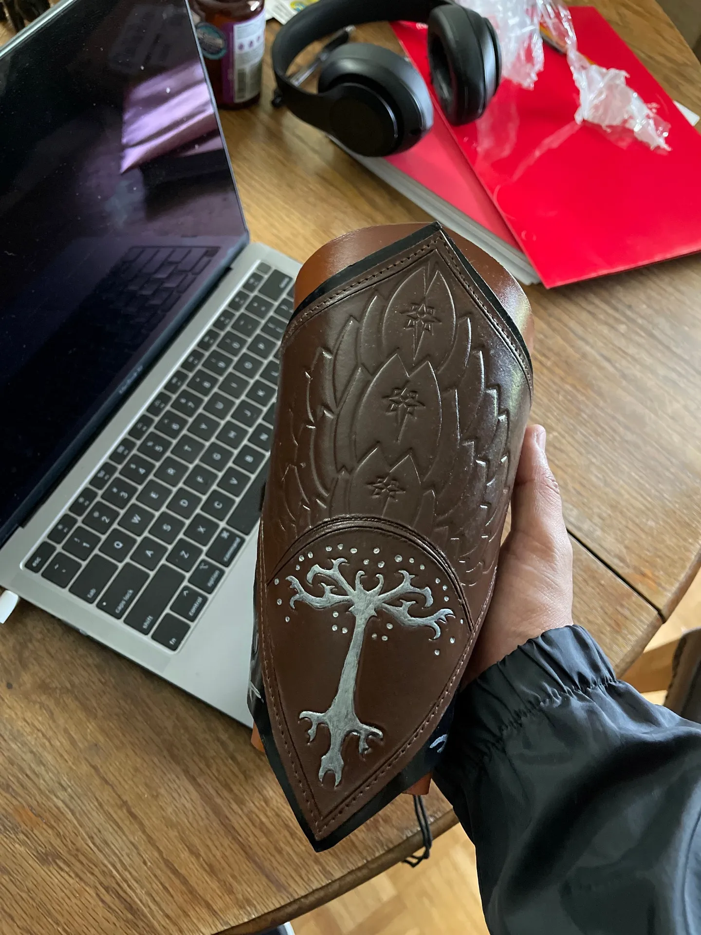 LOTR Aragorn Bracers, Gondor Engraved, 2-Piece Set in Genuine Leather  Cosplay