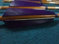 Gambar Anak Panah Berjambul Kayu Berlaras Memanah Anak Panah Peribadi Untuk Busur Recurve Longbow Tembak Memburu Uthmaniyyah Tradisional Zaman Pertengahan dengan Bulu Turki Ungu