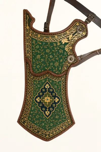 Poza cu Set de tolbe turcești ca un muzeu din Stockholm cu motive tradiționale otomane calare Tir cu arcul din piele Tolbă de șold Tirkes Knight Tolba de centură